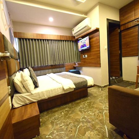 Hotel Lake Palace Ahmedabad Exterior foto