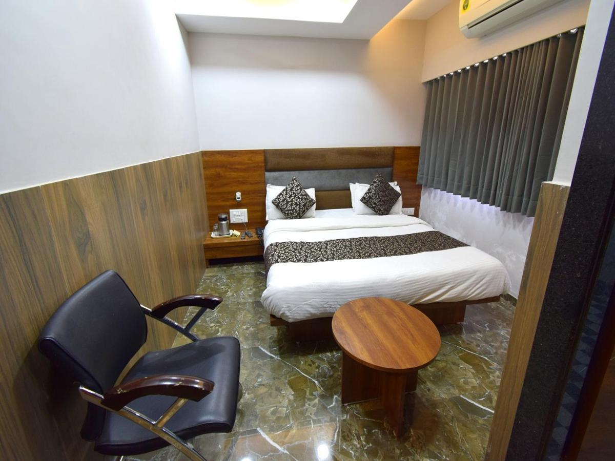 Hotel Lake Palace Ahmedabad Exterior foto