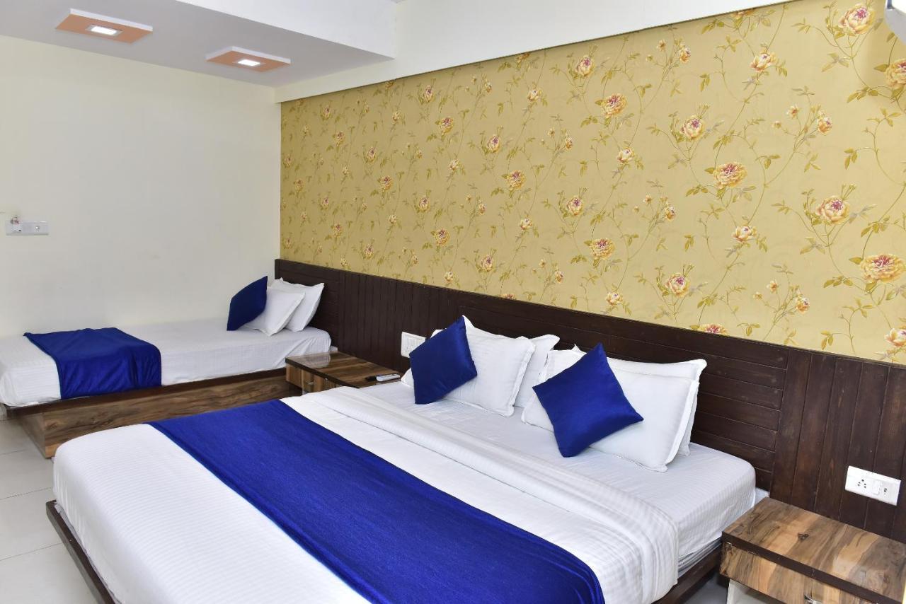 Hotel Lake Palace Ahmedabad Exterior foto