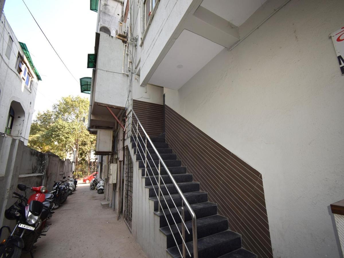 Hotel Lake Palace Ahmedabad Exterior foto