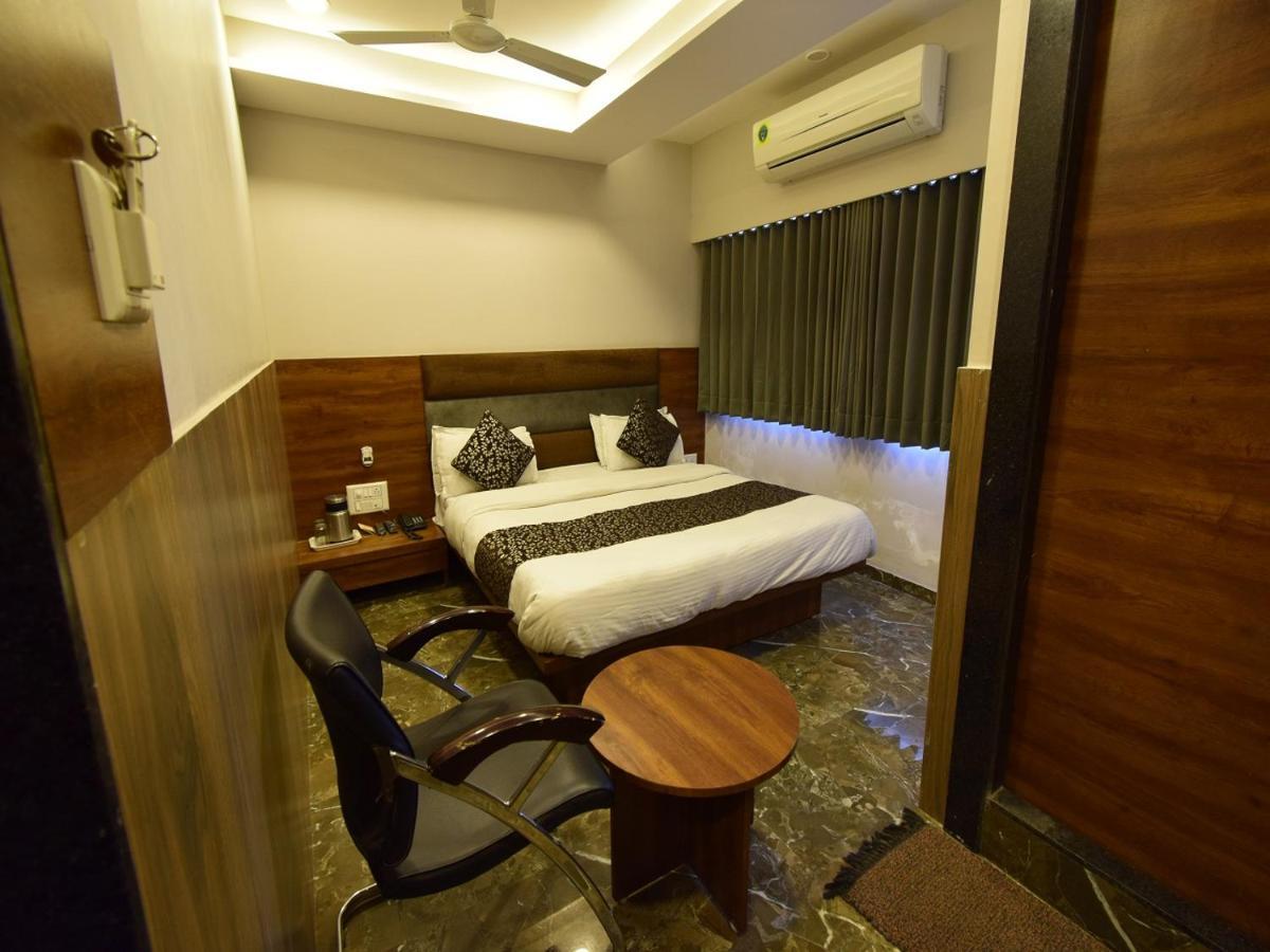 Hotel Lake Palace Ahmedabad Exterior foto
