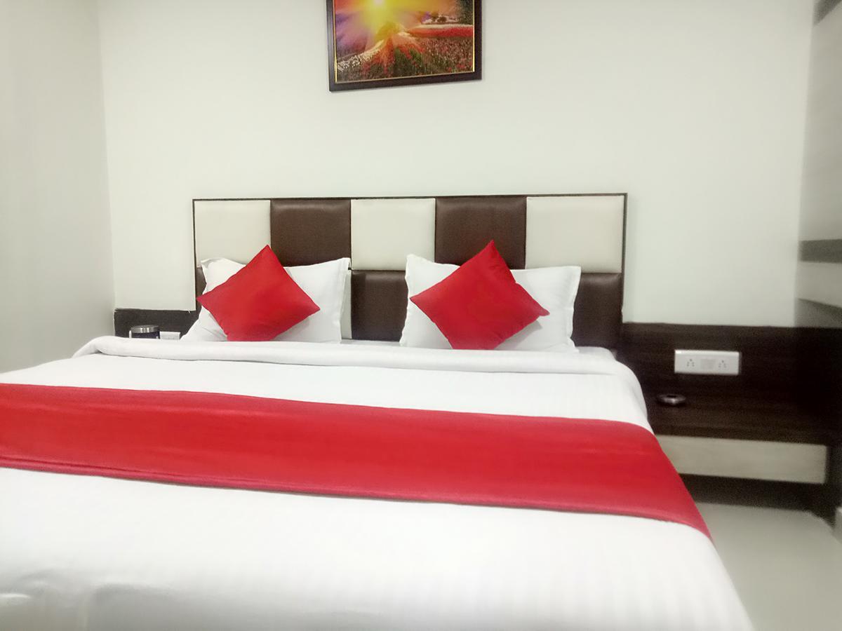 Hotel Lake Palace Ahmedabad Exterior foto