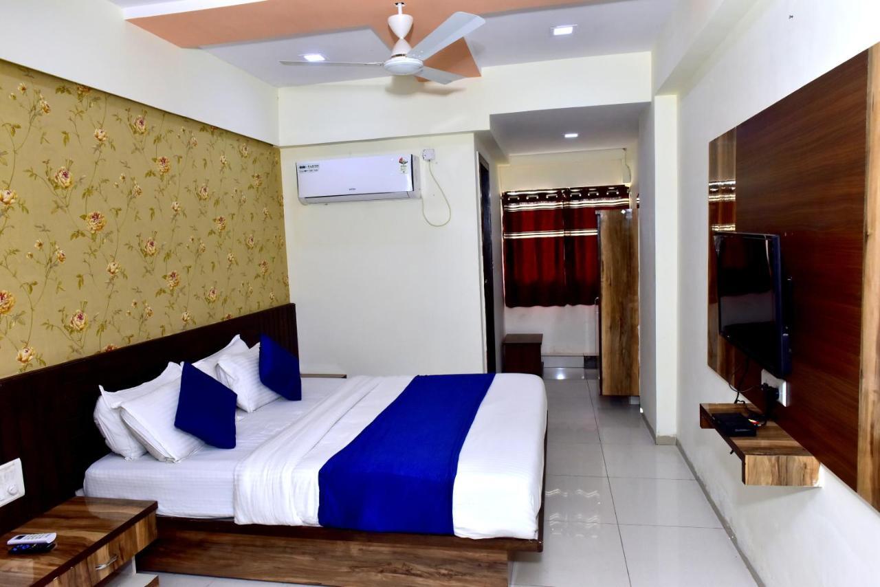 Hotel Lake Palace Ahmedabad Exterior foto